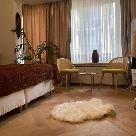 Logies One בית הארחה